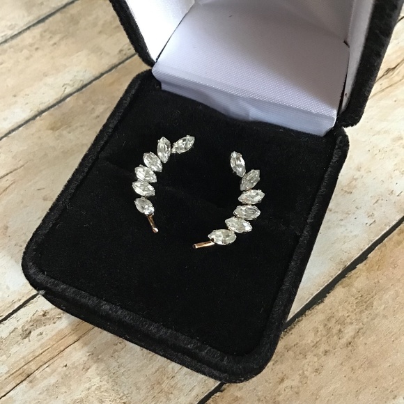 Elegant Pierced Earrings Vintage Gold Tone & Rhinestone - Picture 2 of 16